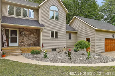 1661 68th Street, Fennville, MI 49408 - Photo 5