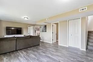 11930 Maplegrove Dr, Holland, MI 49424 - Photo 37