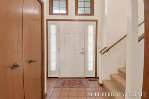 536 Tournament Cir, Norton Shores, MI 49444 - Photo 5