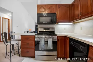 536 Tournament Cir, Norton Shores, MI 49444 - Photo 9