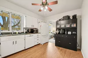 6158 Sandyhill Dr, Eau Claire, MI 49111 - Photo 9