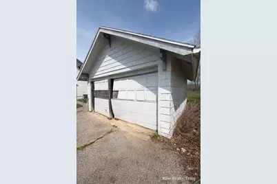 1091 N Benton Center Road, Benton Harbor, MI 49022 - Photo 9
