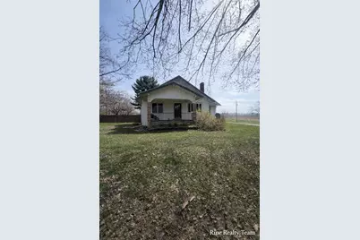 1091 N Benton Center Road, Benton Harbor, MI 49022 - Photo 1