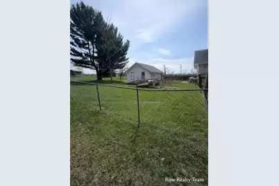 1091 N Benton Center Road, Benton Harbor, MI 49022 - Photo 7