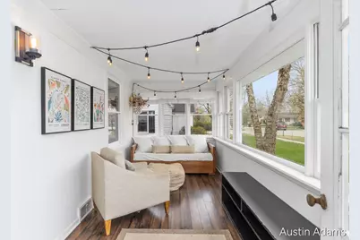 638 E Central Avenue, Zeeland, MI 49464 - Photo 5