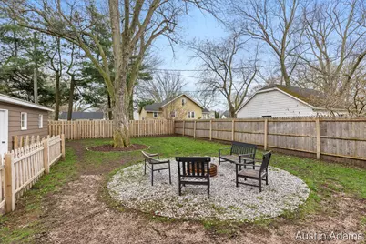 638 E Central Avenue, Zeeland, MI 49464 - Photo 23