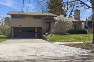 370 Wildwood Dr, Holland, MI 49423 - Photo 1