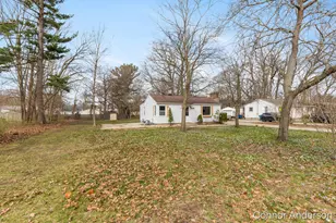 15403 Pine St, Grand Haven, MI 49417 - Photo 3