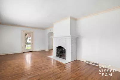1055 Benjamin Avenue SE, Grand Rapids, MI 49506 - Photo 3