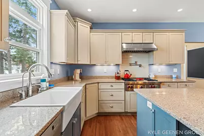 122 E Central Avenue, Zeeland, MI 49464 - Photo 27