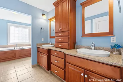 122 E Central Avenue, Zeeland, MI 49464 - Photo 45