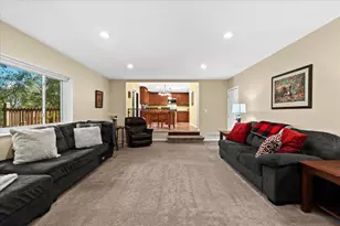 10932 Green Oaks Dr, South Lyon, MI 48178 - Photo 11