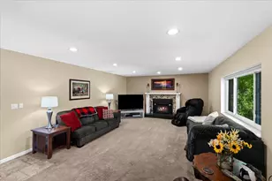10932 Green Oaks Dr, South Lyon, MI 48178 - Photo 9