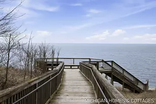 5484 Lakeshore Ave, Holland, MI 49424 - Photo 3