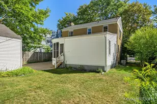 1043 Floral Ave SE, East Grand Rapids, MI 49506 - Photo 23