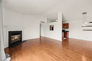107 Commons Cir, Saline, MI 48176 - Photo 5