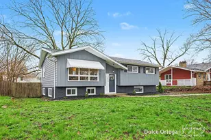 3042 Perry Ave SW, Wyoming, MI 49519 - Photo 3