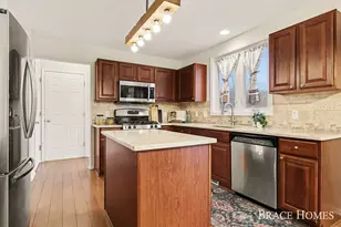 2511 Black Horse Dr NE, Grand Rapids, MI 49505 - Photo 7