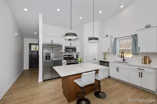 1548 N Village Cir, Kalamazoo, MI 49009 - Photo 3