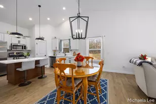 1548 N Village Cir, Kalamazoo, MI 49009 - Photo 5
