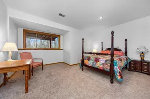 11460 Hearthside Dr, Pinckney, MI 48169 - Photo 45