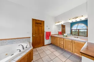 11460 Hearthside Dr, Pinckney, MI 48169 - Photo 25