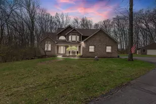 11460 Hearthside Dr, Pinckney, MI 48169 - Photo 3