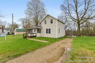 425 S Cedar St, Allegan, MI 49010 - Photo 5
