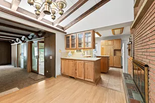219 Ottawa Dr, Troy, MI 48085 - Photo 5