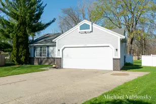 725 Brittany Ct SE, Grand Rapids, MI 49548 - Photo 3