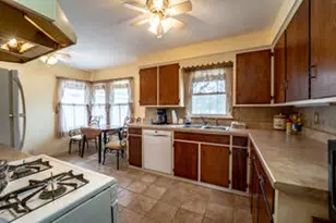 202 Engle Dr, Olivet, MI 49076 - Photo 17