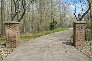 4915 Stockbridge Dr, Saint Joseph, MI 49085 - Photo 3
