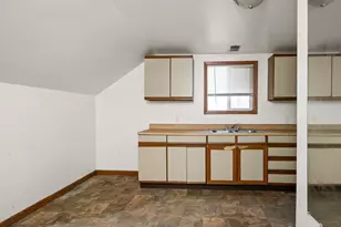 414 E Hackley Ave, Muskegon, MI 49444 - Photo 23