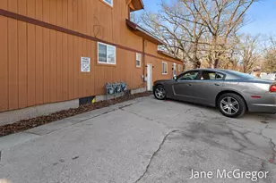 414 E Hackley Ave, Muskegon, MI 49444 - Photo 3