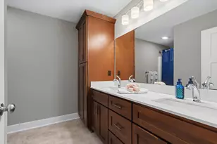 1369 S Village Cir, Kalamazoo, MI 49009 - Photo 11