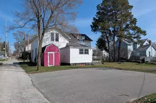 208 S Washington Ave, Ludington, MI 49431 - Photo 3