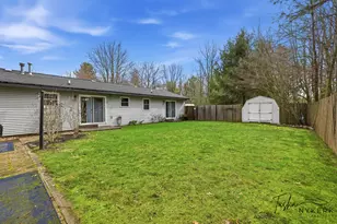 2467 Fenner Rd, Muskegon, MI 49445 - Photo 3