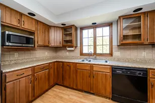 1375 Catherine Cir, Saint Joseph, MI 49085 - Photo 13