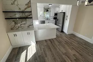 556 Cooper St, Jackson, MI 49201 - Photo 3