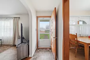 325 Seminole Pl, Jackson, MI 49202 - Photo 7