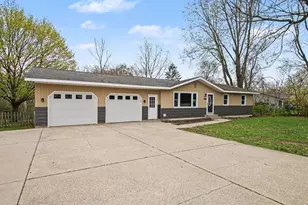 2506 Brookdale Dr, Holland, MI 49424 - Photo 3