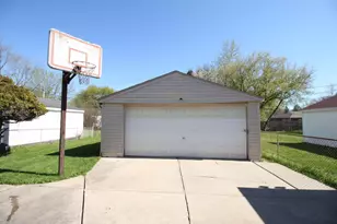 18905 Woodland St, Harper Woods, MI 48225 - Photo 3