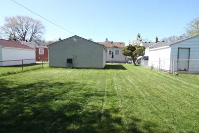 18905 Woodland Street, Harper Woods, MI 48225 - Photo 9