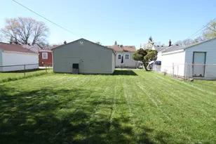 18905 Woodland St, Harper Woods, MI 48225 - Photo 9