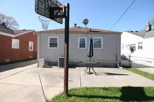 18905 Woodland St, Harper Woods, MI 48225 - Photo 7