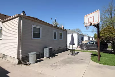 18905 Woodland Street, Harper Woods, MI 48225 - Photo 5