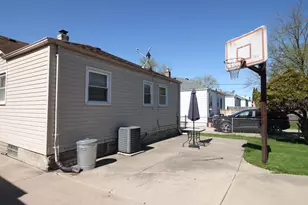 18905 Woodland St, Harper Woods, MI 48225 - Photo 5