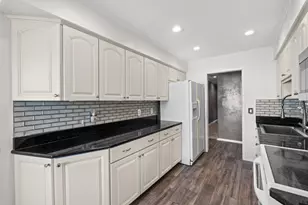 5327 Fairway Ct, West Bloomfield, MI 48323 - Photo 9