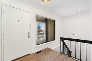 5327 Fairway Ct, West Bloomfield, MI 48323 - Photo 5