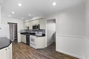 5327 Fairway Ct, West Bloomfield, MI 48323 - Photo 11